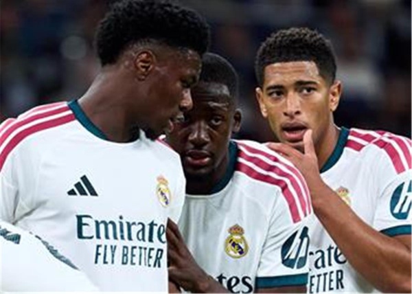 ريال مدريد يقترب من تجديد عقد نجم الفريق حتى 2031