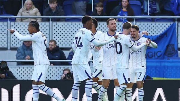 فيديو ثنائية بيدرو نيتو تقود تشيلسي لفوز صعب على إيفرتون في الدوري الإنجليزي فيديو ثنائية بيدرو نيتو تقود تشيلسي لفوز صعب على إيفرتون في الدوري الإنجليزي