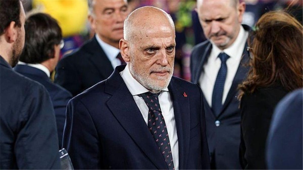 تيباس رد ا على لافتات جمهور ريال مدريد بإمكانهم الاستمرار في طلب استقالتي