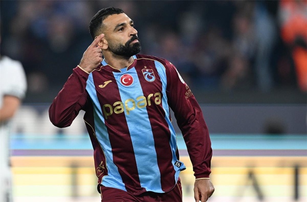 صورة بـ لافتة خاصة لـ محمد صلاح جماهير طرابزون تستفز بشكتاش صورة بـ لافتة خاصة لـ محمد صلاح جماهير طرابزون تستفز بشكتاش