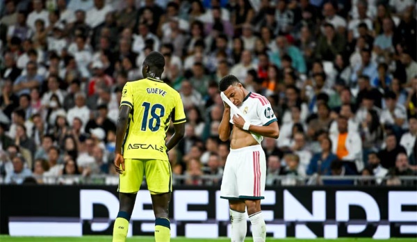جماهير ريال مدريد تهاجم اللاعبين بصيحات الاستهجان أمام فياريال
