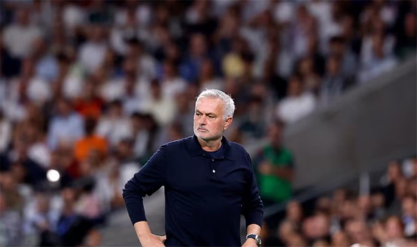 رد فعل فوري من مورينيو بعد أحداث مباراة ريال مدريد وفياريال رد فعل فوري من مورينيو بعد أحداث مباراة ريال مدريد وفياريال