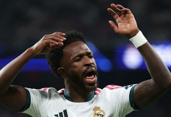 موندو ديبورتيفو ريال مدريد يصدق فينيسيوس بعد طرده أمام فياريال واستياء كبير
