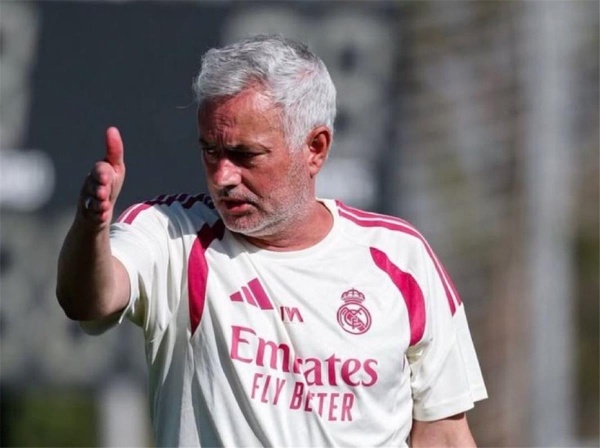 ريال مدريد يدعم تصرف مورينيو بعد مباراة فياريال ريال مدريد يدعم تصرف مورينيو بعد مباراة فياريال