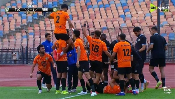 فيديو البنك الأهلي يفوز على طلائع الجيش بثلاثية في الدوري المصري فيديو البنك الأهلي يفوز على طلائع الجيش بثلاثية في الدوري المصري