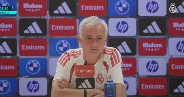 قد أضع يدي على قلبي مورينيو يعلق على صدام روما وانتهاء شهر العسل مع ريال مدريد قد أضع يدي على قلبي مورينيو يعلق على صدام روما وانتهاء شهر العسل مع ريال مدريد