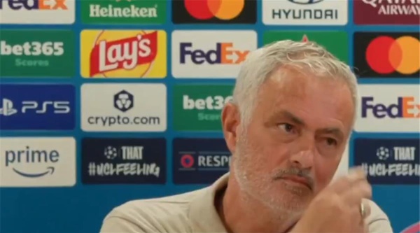 شاهدوا الدقيقة الأولى تعليق مقتضب من مورينيو عن أزمة تحكيم مباراة ريال مدريد وفياريال شاهدوا الدقيقة الأولى تعليق مقتضب من مورينيو عن أزمة تحكيم مباراة ريال مدريد وفياريال