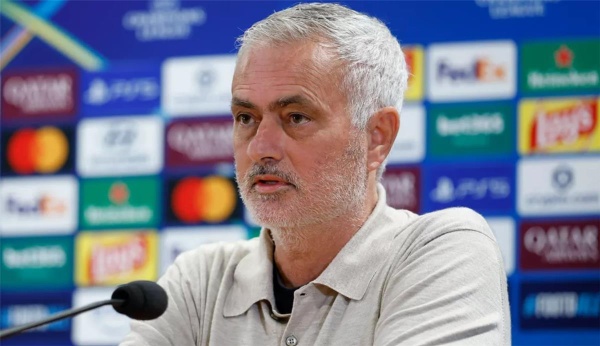 مورينيو يغلق الباب أمام رحيل مهاجم ريال مدريد أعشقه ومن يريده سينافسني بشدة وينتظر طويلا مورينيو يغلق الباب أمام رحيل مهاجم ريال مدريد أعشقه ومن يريده سينافسني بشدة وينتظر طويلا