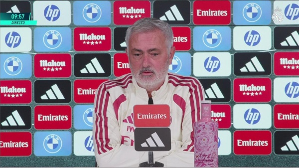 مورينيو لماذا تسألونني عن فليك وريال مدريد يفوز بالألقاب معي مورينيو لماذا تسألونني عن فليك وريال مدريد يفوز بالألقاب معي