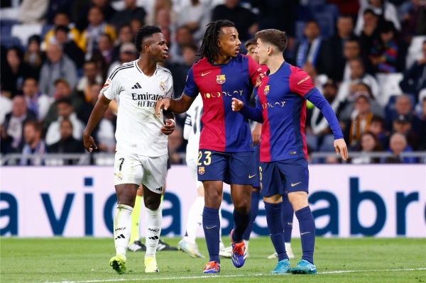 برشلونة يترقب رقم ا تاريخي ا أمام ريال مدريد في كلاسيكو الدوري الإسباني