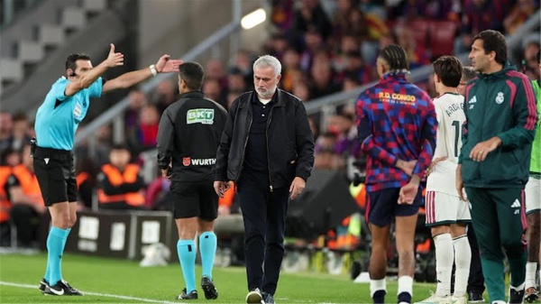 متاحة عند الطلب قناة ريال مدريد تهاجم حكم تقنية الفيديو في مباراة برشلونة متاحة عند الطلب قناة ريال مدريد تهاجم حكم تقنية الفيديو في مباراة برشلونة