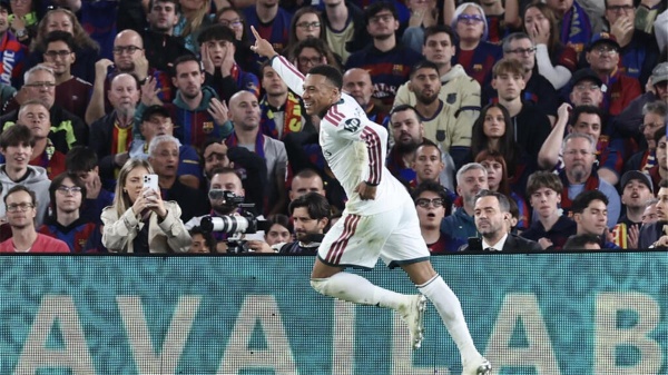 فيديو مبابي يثير غضب جماهير برشلونة ويتغنى بزميله في ريال مدريد فيديو مبابي يثير غضب جماهير برشلونة ويتغنى بزميله في ريال مدريد