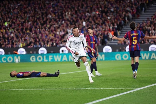 على رأسهم مبابي ثلاثي ريال مدريد يستعد لحضور حفل الكرة الذهبية على رأسهم مبابي ثلاثي ريال مدريد يستعد لحضور حفل الكرة الذهبية
