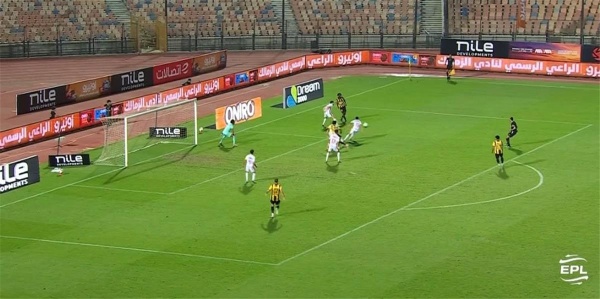 فيديو بالخطأ في مرماه عمر جابر يسجل هدف تعادل المقاولون العرب أمام الزمالك فيديو بالخطأ في مرماه عمر جابر يسجل هدف تعادل المقاولون العرب أمام الزمالك