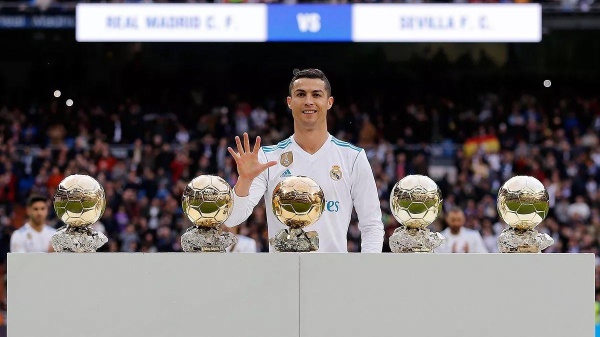 في بيان رسمي ريال مدريد يسلط الضوء على فوز رونالدو بأفضل فائز بالكرة الذهبية