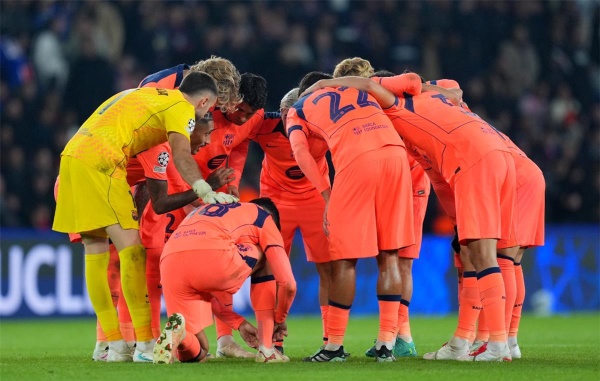 قبل الكلاسيكو رد فعل لاعبي برشلونة على تأثير هزيمة باريس سان جيرمان