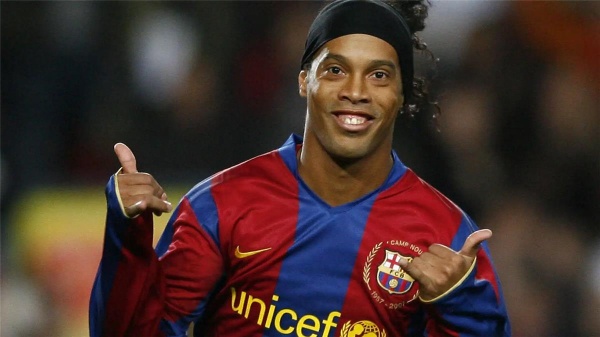 إعلان موعد عودة رونالدينيو إلى الملاعب بشكل رسمي إعلان موعد عودة رونالدينيو إلى الملاعب بشكل رسمي