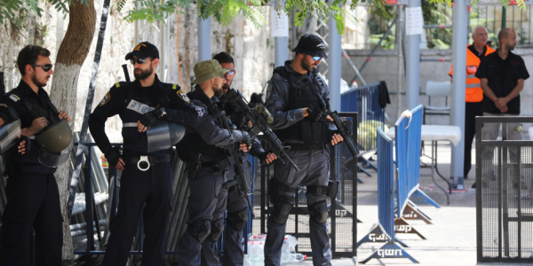 إعلام عبري استنفار للشرطة الإسرائيلية عقب حادثة مشبوهة فى تل عراد بالنقب إعلام عبري استنفار للشرطة الإسرائيلية عقب حادثة مشبوهة فى تل عراد بالنقب