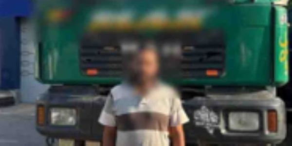 كشف ملابسات قيام قائد سيارة نقل بإلقاء الأتربة والحجارة من أعلى سطح هضبة المقطم بالقاهرة كشف ملابسات قيام قائد سيارة نقل بإلقاء الأتربة والحجارة من أعلى سطح هضبة المقطم بالقاهرة