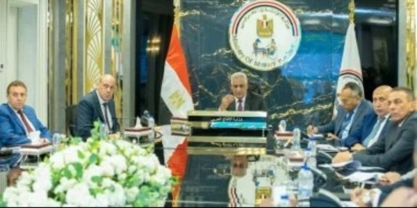 وزير الإنتاج الحربى لا تهاون مع أى تأخير فى تنفيذ مشروعات حياة كريمة