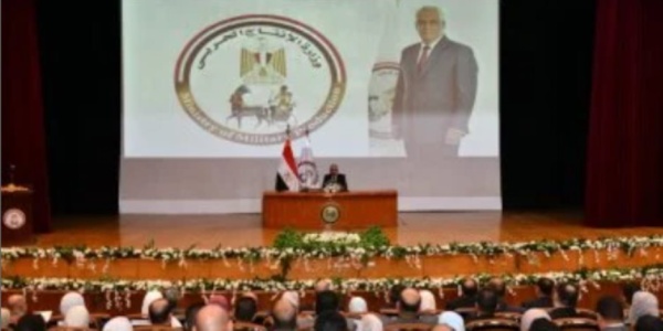 وزير الانتاج الحربي يلتقي الحاصلين على البرامج القيادية لتعظيم الاستفادة من خبراتهم وزير الانتاج الحربي يلتقي الحاصلين على البرامج القيادية لتعظيم الاستفادة من خبراتهم