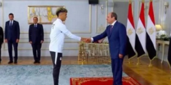 إمام عاشور بعد تكريم الرئيس سنواصل العمل لرفع اسم مصر وتشريفها في كل المحافل إمام عاشور بعد تكريم الرئيس سنواصل العمل لرفع اسم مصر وتشريفها في كل المحافل