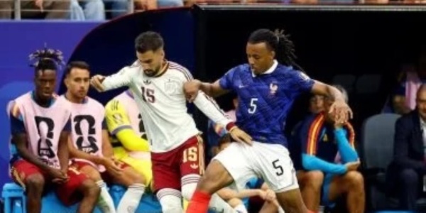 بعد 75 دقيقة إسبانيا تتقدم علي فرنسا 2 0 في نصف نهائي كأس العالم بعد 75 دقيقة إسبانيا تتقدم علي فرنسا 2 0 في نصف نهائي كأس العالم