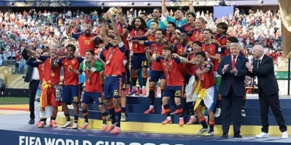 الاتحاد الإسبانى يزيل صورة ترامب من احتفالات التتويح بمونديال 2026 فيديو الاتحاد الإسبانى يزيل صورة ترامب من احتفالات التتويح بمونديال 2026 فيديو