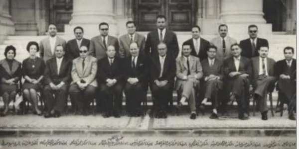 جامعة القاهرة تنشر صورة تذكارية تحكي تاريخ مجلس كلية الحقوق