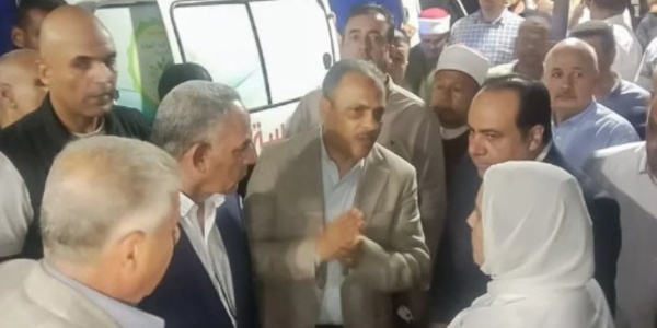 محافظا الشرقية والإسماعيلية يتابعان مصابى الدواويس وإجراءات تسليم الجثامين