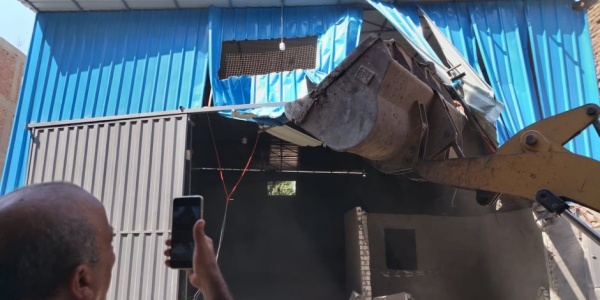 وزيرة التنمية المحلية والبيئة تنفيذ إزالات لعقارات بدون ترخيص و2 جمالون مخالفين في المهد