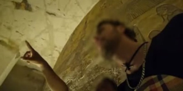 ضبط حارسين إداريين تقاضيا مبلغ ا مالي ا من سائح مقابل السماح له بدخول مناطق أثرية محظور زيارتها بالأقصر ضبط حارسين إداريين تقاضيا مبلغ ا مالي ا من سائح مقابل السماح له بدخول مناطق أثرية محظور زيارتها بالأقصر