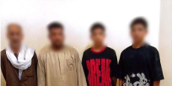 خلاف على زيادة الإيجار ينتهي بتحطيم سيارة ضبط شخص وأبنائه الثلاثة بتهمة البلطجة في الفيوم خلاف على زيادة الإيجار ينتهي بتحطيم سيارة ضبط شخص وأبنائه الثلاثة بتهمة البلطجة في الفيوم