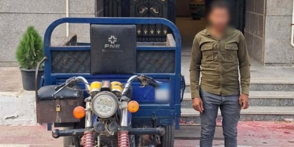 ضبط سائق تروسيكل بالجيزة بعد قيادته برعونة والسير أعلى الرصيف