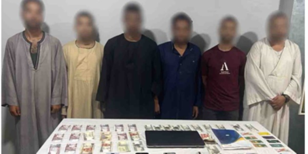 ضبط تشكيل عصابى للنصب على المواطنين بزعم قدرتهم على العلاج الروحانى فى أسيوط ضبط تشكيل عصابى للنصب على المواطنين بزعم قدرتهم على العلاج الروحانى فى أسيوط
