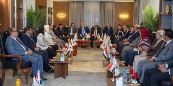 الشعب الجمهوري ينظم صالون ا سياسي ا لمناقشة تعزيز دور الإدارة المحلية في التنمية المستدامة