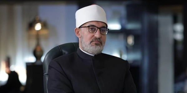 المفتي حرمة البلد الحرام أسمى من أن تطالها صراعات البشر وحسابات السياسة المفتي حرمة البلد الحرام أسمى من أن تطالها صراعات البشر وحسابات السياسة