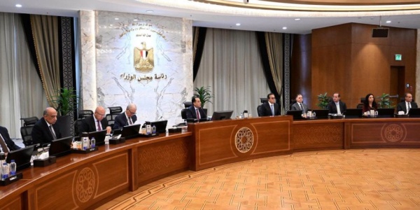 رئيس الوزراء يترأس الاجتماع الأسبوعي للحكومة ويوجه بمواصلة التعاون والتنسيق الفعال مع أعضاء مجلس النواب