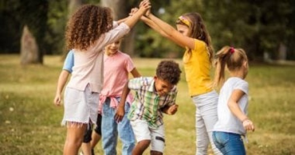ماذا تفعلين إذا كان أصدقاء طفلك يرفضون اللعب معه نصائح للحفاظ على نفسيته ماذا تفعلين إذا كان أصدقاء طفلك يرفضون اللعب معه نصائح للحفاظ على نفسيته