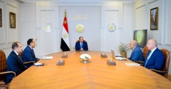وزير الكهرباء يستعرض أمام الرئيس أكبر مشروعات الطاقة النظيفة وزير الكهرباء يستعرض أمام الرئيس أكبر مشروعات الطاقة النظيفة