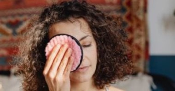بعد إزالة المكياج 7 خطوات أساسية للعناية بالبشرة قبل النوم