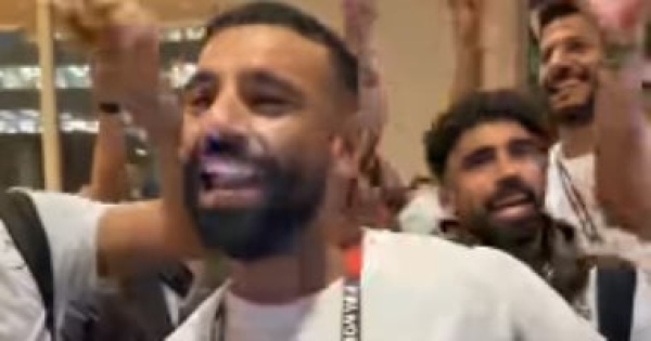 أم نوا المداخل وصلة رقص لـ محمد صلاح ولاعبي المنتخب بعد الفوز على نيوزيلندا أم نوا المداخل وصلة رقص لـ محمد صلاح ولاعبي المنتخب بعد الفوز على نيوزيلندا