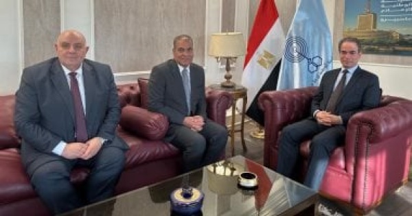 أيمن عطية رئيس ا لإذاعة صوت العرب