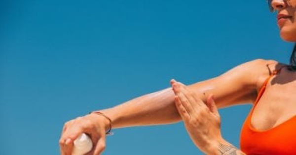 أخطاء شائعة عند استخدام واقى الشمس تقلل من فعاليته أخطاء شائعة عند استخدام واقى الشمس تقلل من فعاليته