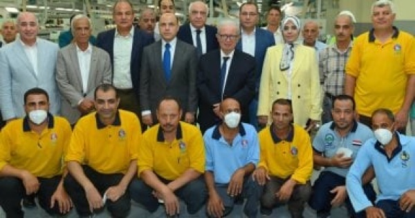 نائب رئيس الوزراء يجري جولة بالمصانع الجديدة بشركة الغزل والنسيج بالمحلة
