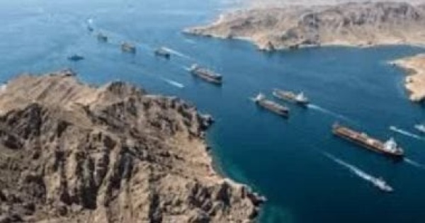 خبير عسكري إيران تستطيع منع أمريكا من الانفراد بالسيطرة على مضيق هرمز خبير عسكري إيران تستطيع منع أمريكا من الانفراد بالسيطرة على مضيق هرمز