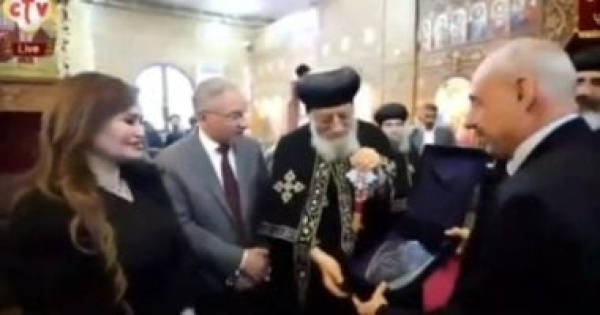 قيادات وفدية تكرم البابا تواضروس خلال احتفالات افتتاح أديرة وكنائس بالمنيا قيادات وفدية تكرم البابا تواضروس خلال احتفالات افتتاح أديرة وكنائس بالمنيا