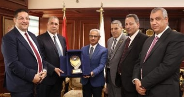 نقيب المحامين يلتقي محافظ بني سويف لبحث سبل تعزيز التعاون المشترك نقيب المحامين يلتقي محافظ بني سويف لبحث سبل تعزيز التعاون المشترك