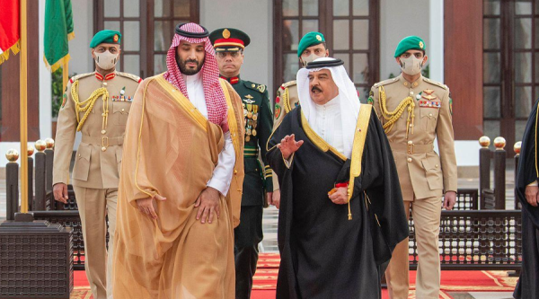 ولي العهد السعودي يؤكد إدانة المملكة للاعتداءات الإيرانية على البحرين