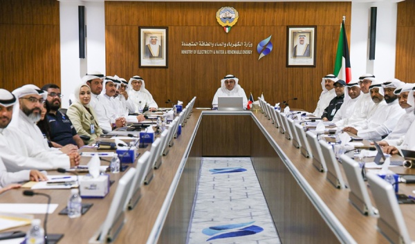 وزير الكهرباء والماء يبحث مع قيادات الوزارة مؤشرات أداء فرق الطوارئ لشهر يونيو الماضي وزير الكهرباء والماء يبحث مع قيادات الوزارة مؤشرات أداء فرق الطوارئ لشهر يونيو الماضي